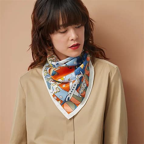 how to wear Hermes 45 scarf